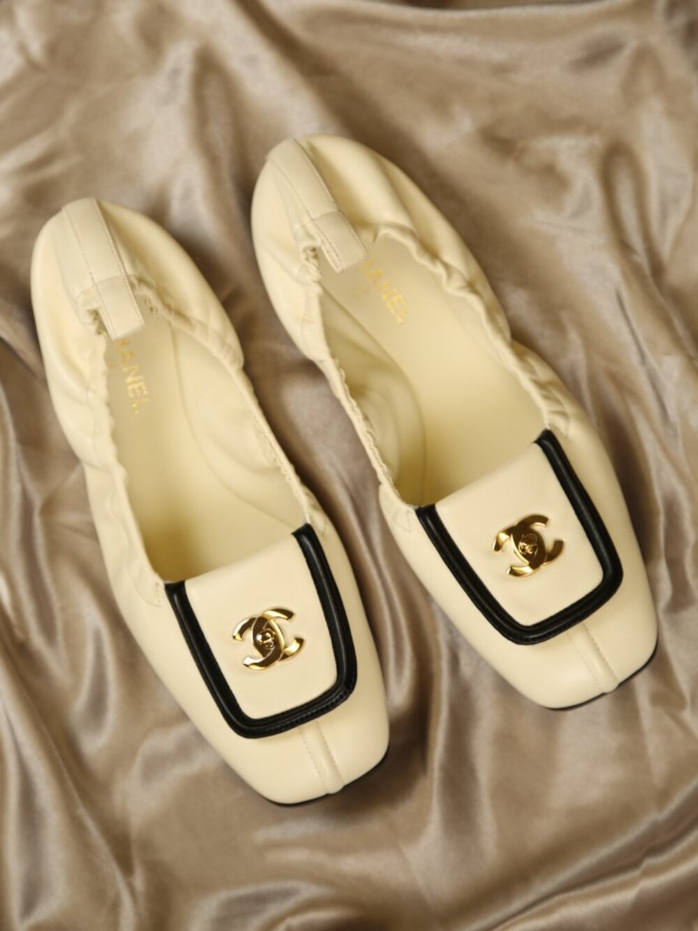 CHANEL 2026 Interlocking CC Logo Ballet Flats